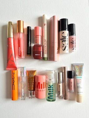 Makeup Bundle - 18 Items